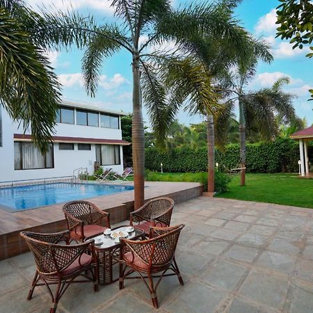 Villa White Coco House 4Bhk à Nashik Extérieur photo
