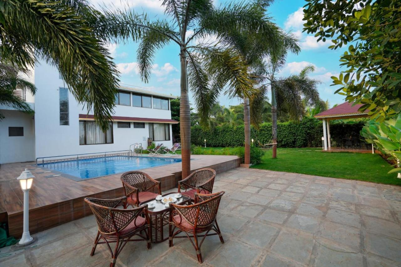 Villa White Coco House 4Bhk à Nashik Extérieur photo