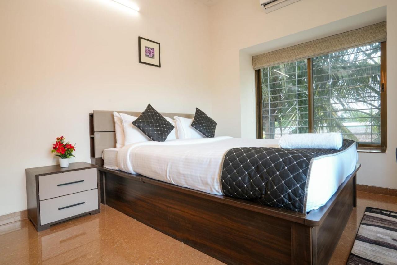 Villa White Coco House 4Bhk à Nashik Extérieur photo