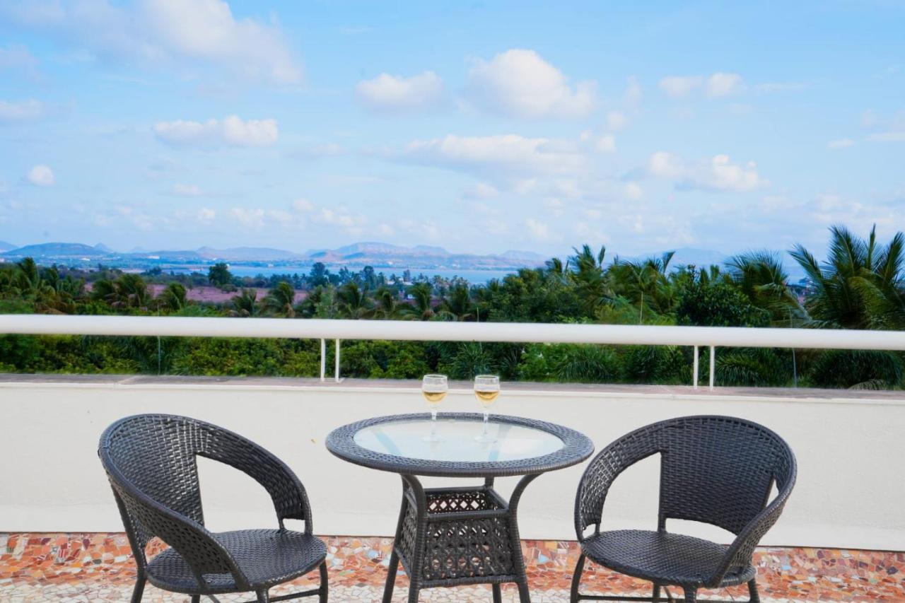 Villa White Coco House 4Bhk à Nashik Extérieur photo