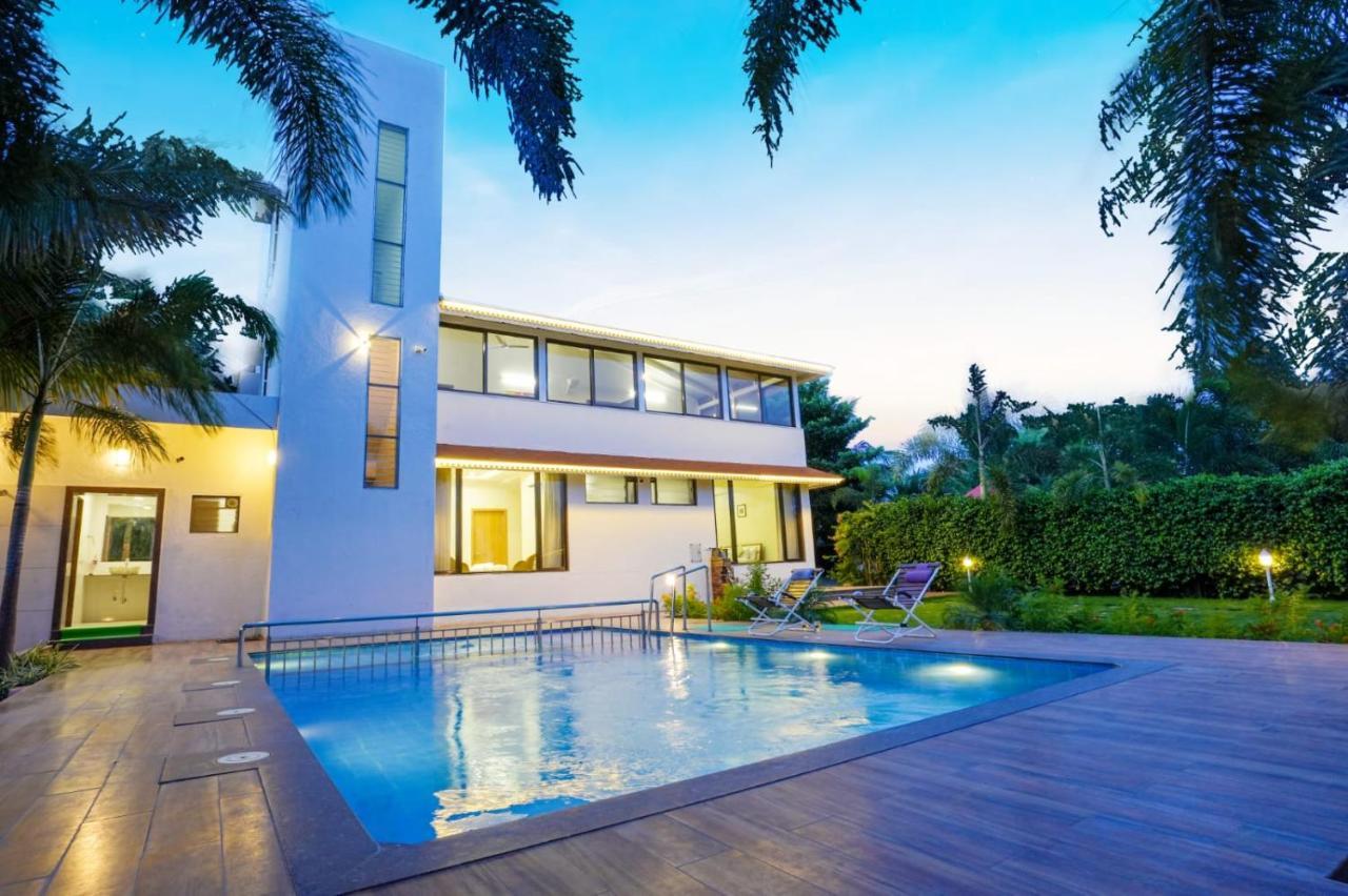 Villa White Coco House 4Bhk à Nashik Extérieur photo